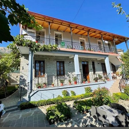 Garden Guest House Permet Ngoại thất bức ảnh