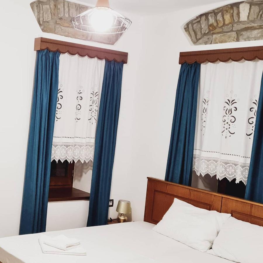 Garden Guest House Permet Ngoại thất bức ảnh