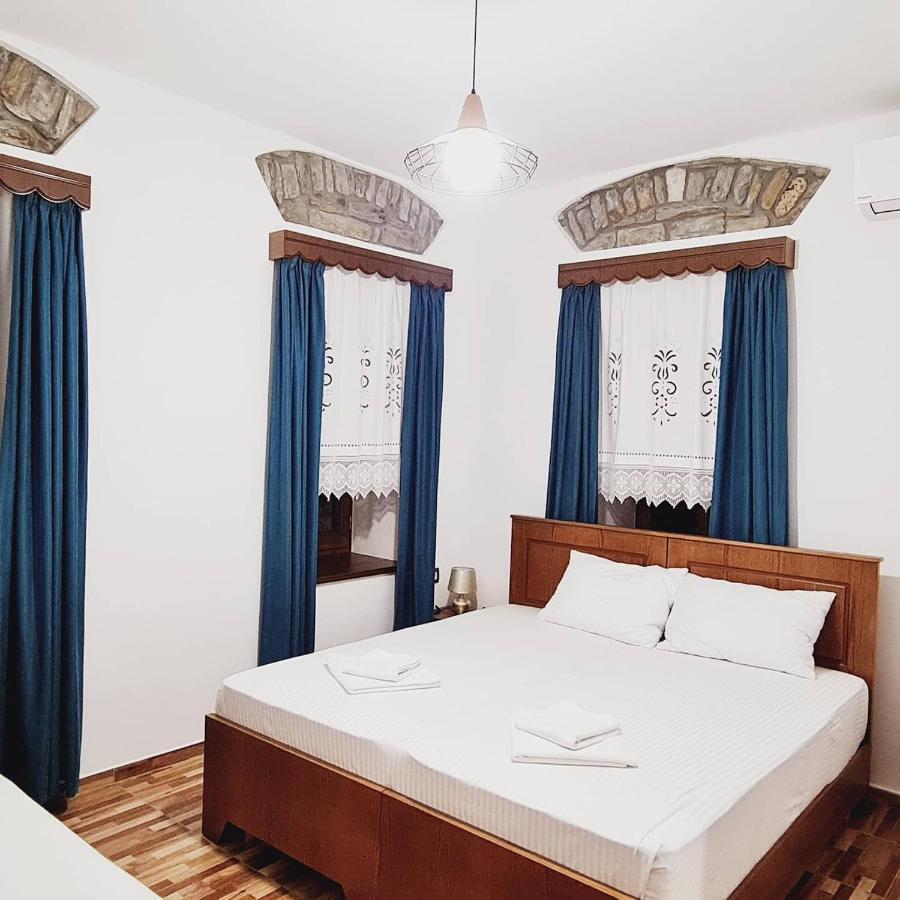 Garden Guest House Permet Ngoại thất bức ảnh