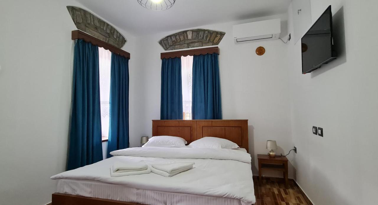 Garden Guest House Permet Ngoại thất bức ảnh