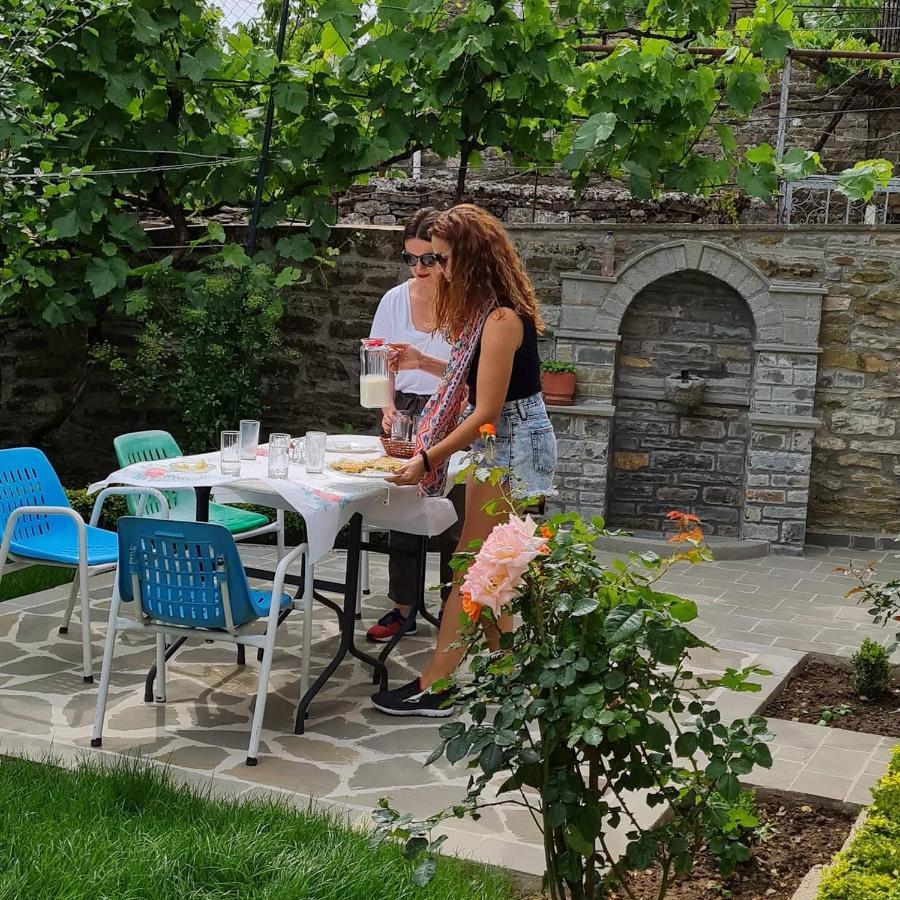 Garden Guest House Permet Ngoại thất bức ảnh