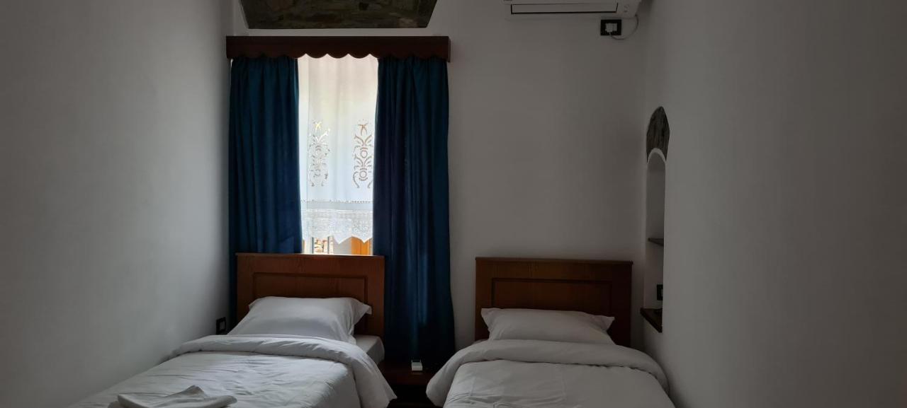 Garden Guest House Permet Ngoại thất bức ảnh