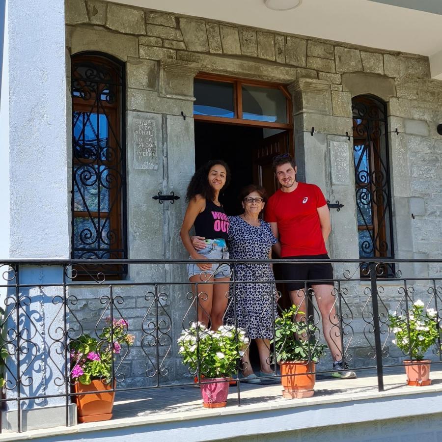 Garden Guest House Permet Ngoại thất bức ảnh